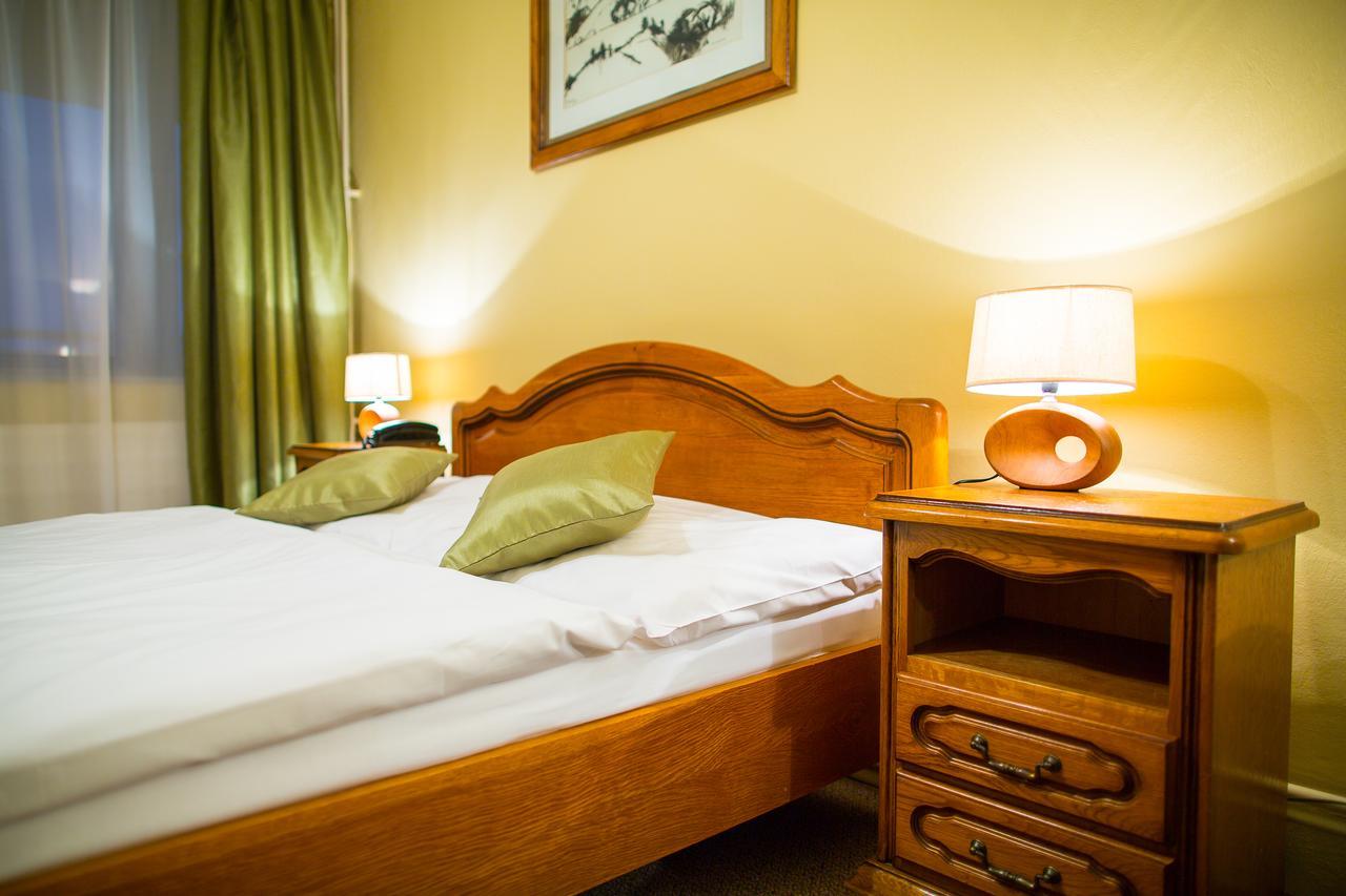 Hotel Satelit Piest'any Esterno foto